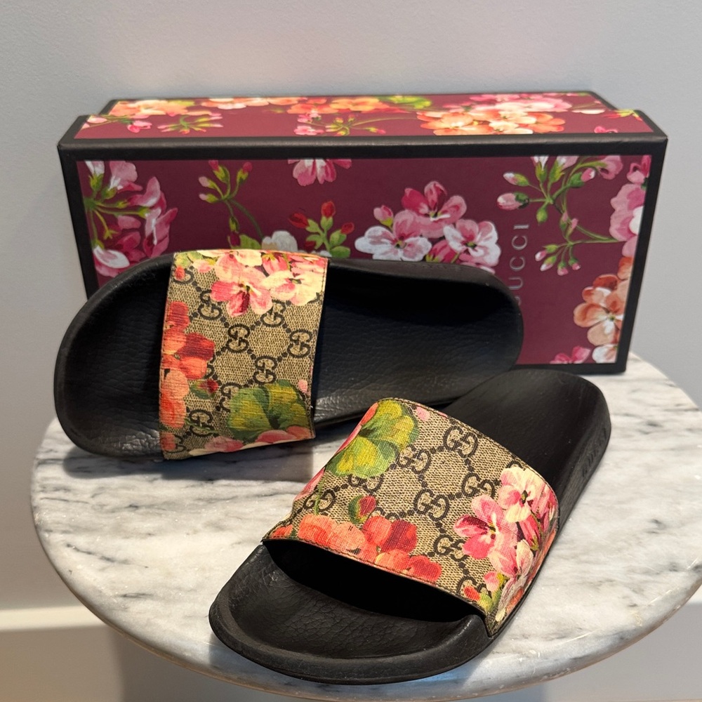 Gucci Bloom Slide Sandals Size 39